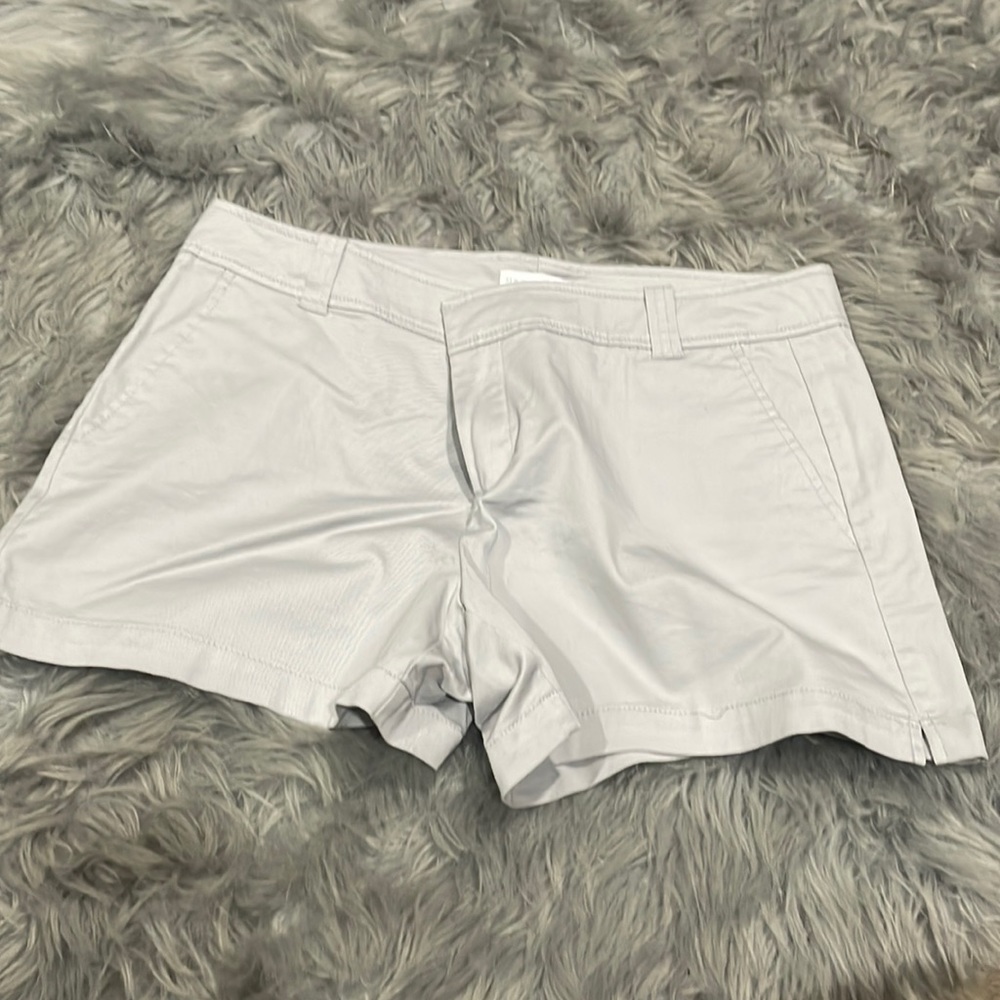 NWOT New York and Company gray khaki shorts